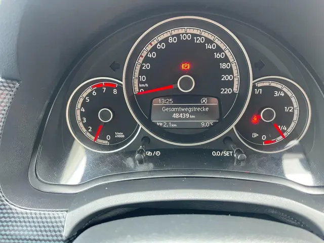 Volkswagen up! 1.0 BMT high up! 2018 Benzine 9