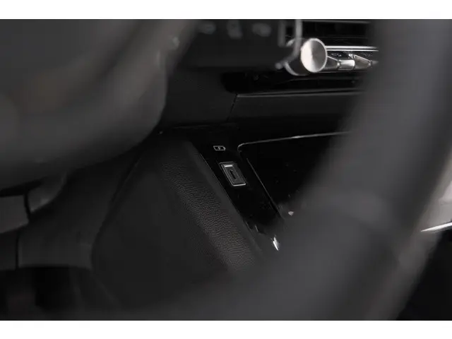 Peugeot 2008 PureTech 130 EAT8 Allure 2022 Benzine 42