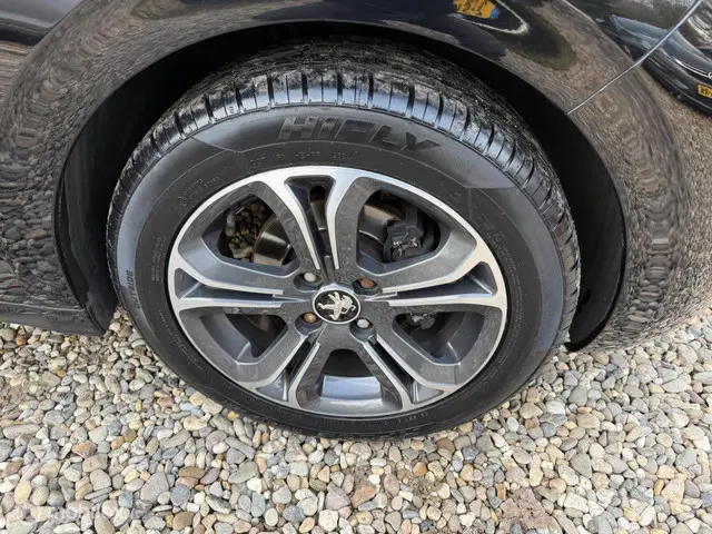 Peugeot 208 1.2 VTi Active,Airco,Cruise,5drs! 2013 Benzine 13