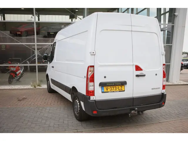 Renault Master T35 2.3 dCi L2H3 En. 2018 Diesel 2