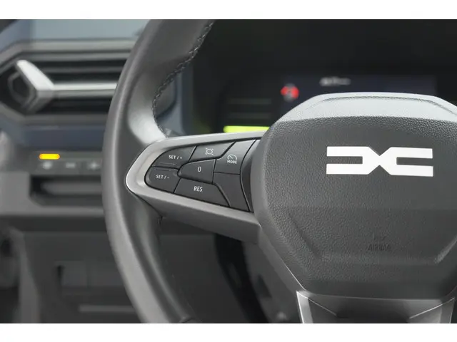 Dacia Duster Mild Hybrid 130 Expression 2025 Benzine 32