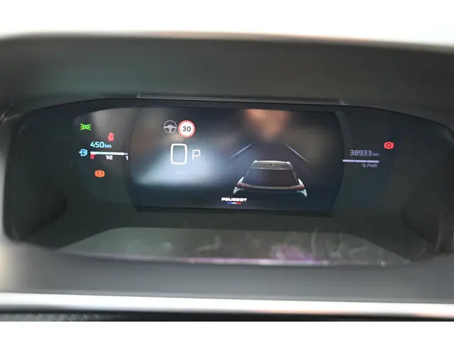 Peugeot 2008 1.2 Hybrid 136 GT 2024 Hybride Benzine 32