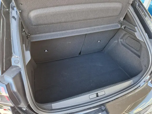 Peugeot 208 1.2 PureTech 100 Allure 2023 Benzine 25