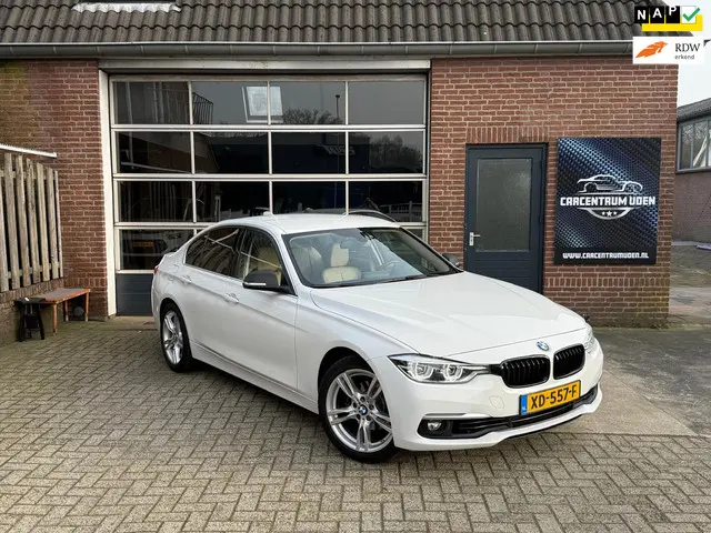 BMW 3 Serie 318i Luxury Edition 2018 Benzine