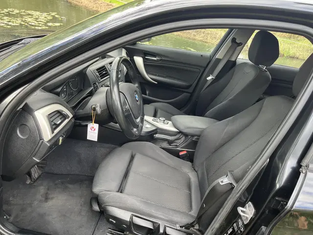 BMW 1 Serie 118i Executive 2014 Benzine 11