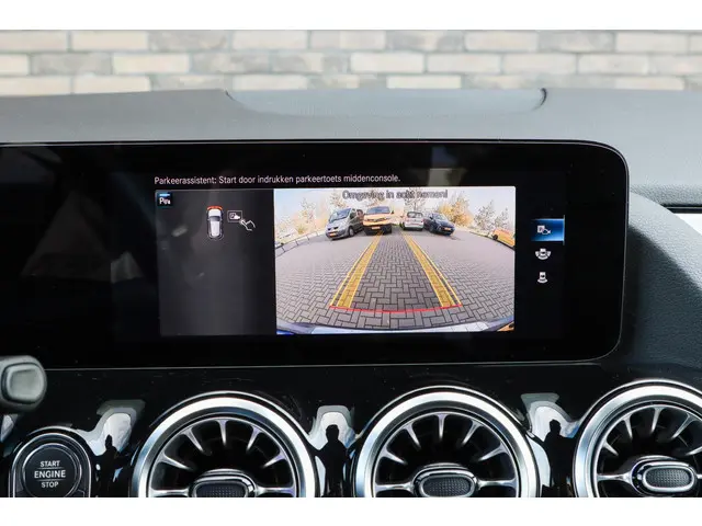 Mercedes-Benz GLA 250 e Style 2022 Hybride Benzine 32