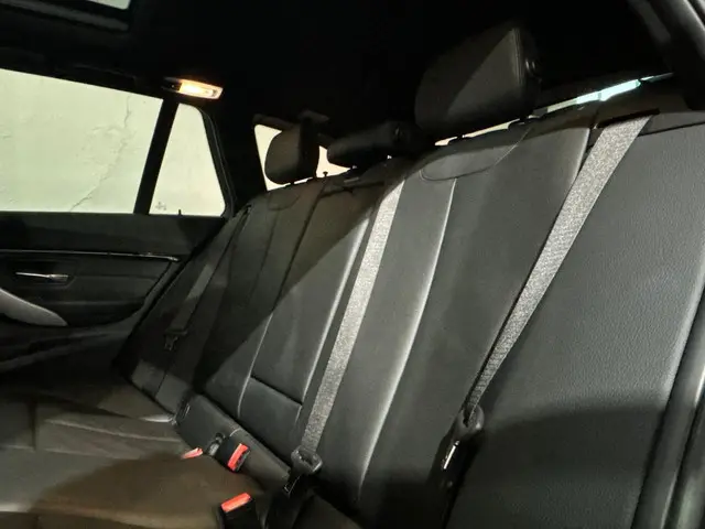 BMW 3 Serie Touring 320i M Sport Edition 2019 Benzine 29