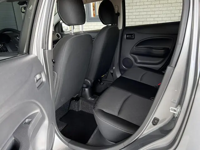 Mitsubishi Space Star 1.2 Dynamic 2023 Benzine 25