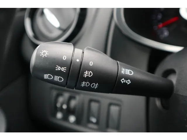 Renault Clio Estate 0.9 TCe Limited 2016 Benzine 23