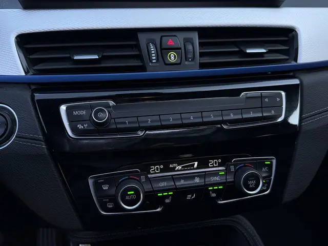 BMW X1 xDrive25e High Executive 2021 Hybride Benzine 23