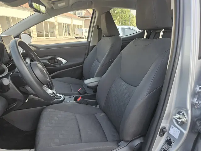 Toyota Yaris 1.5 Hybrid 115 Active 2024 Hybride Benzine 12