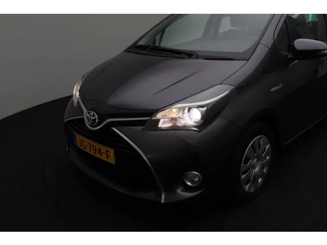 Toyota Yaris 1.5 Hybrid Aspiration 2015 Hybride Benzine 32