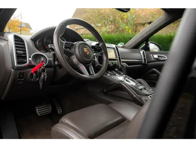 Porsche Cayenne 4.8 Turbo S 2014 Benzine 4