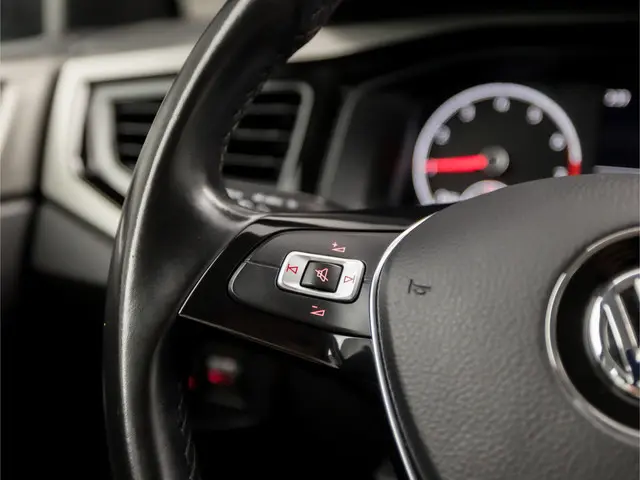 Volkswagen Polo 1.0 TSI Sportline 2019 Benzine 18