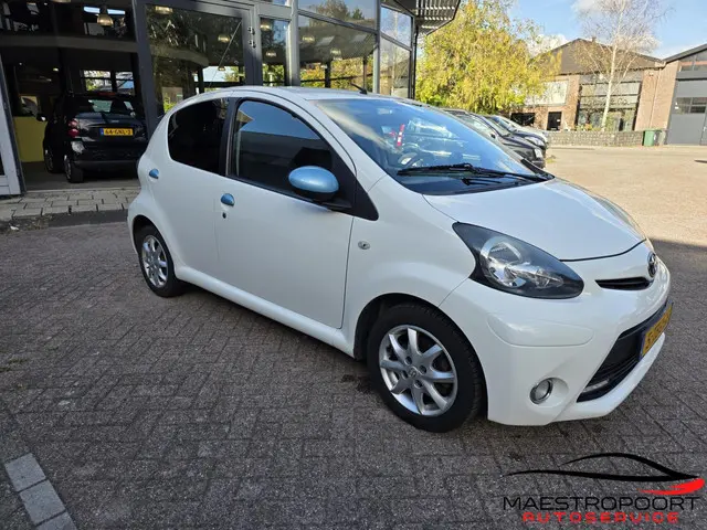 Toyota Aygo 1.0 VVT-i Dynamic Blue 2014 Benzine 4
