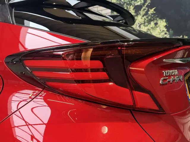 Toyota C-HR 2.0 Hybrid Style Luxury 2021 Hybride Benzine 8