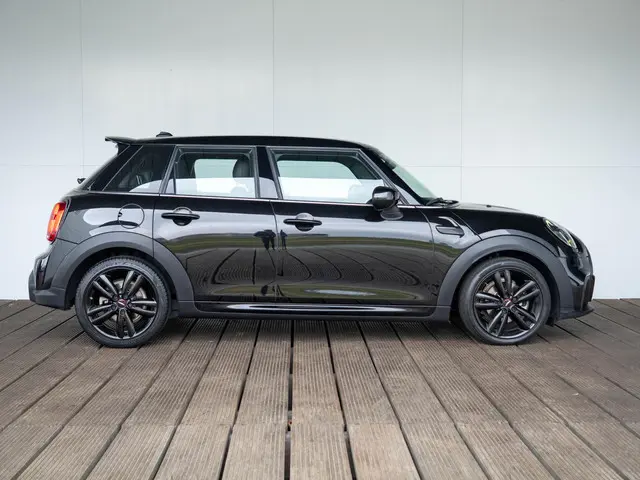 MINI 5-Deurs Cooper 2022 Benzine 4
