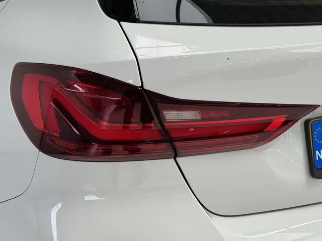 BMW 1 Serie 118i High Executive 2020 Benzine 28