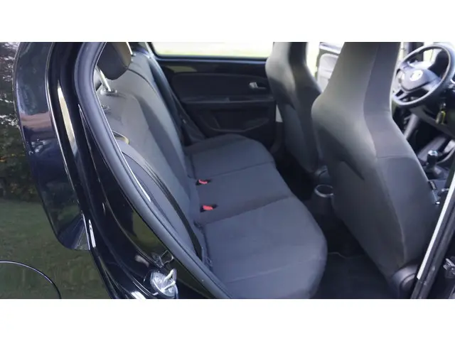 Volkswagen up! 1.0 BMT move up! 5 drs Airco 2021 Benzine 18