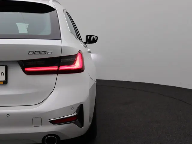 BMW 3 Serie 320e Touring 2021 Hybride Benzine 19