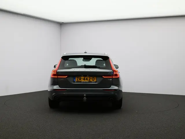 Volvo V60 2.0 T4 Momentum Pro 2019 Benzine 29