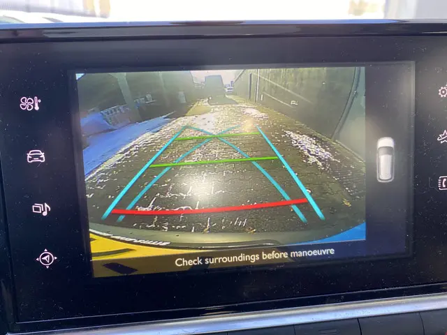 Citroën C4 Cactus 1.2 PureTech Shine 2018 Benzine 23