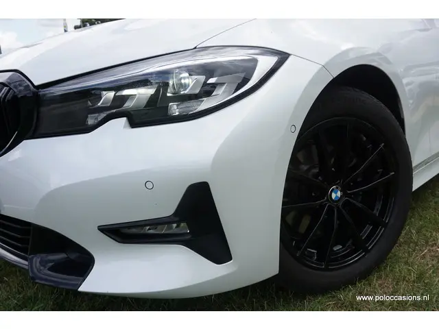 BMW 3 Serie Touring 320i 2020 Benzine 27