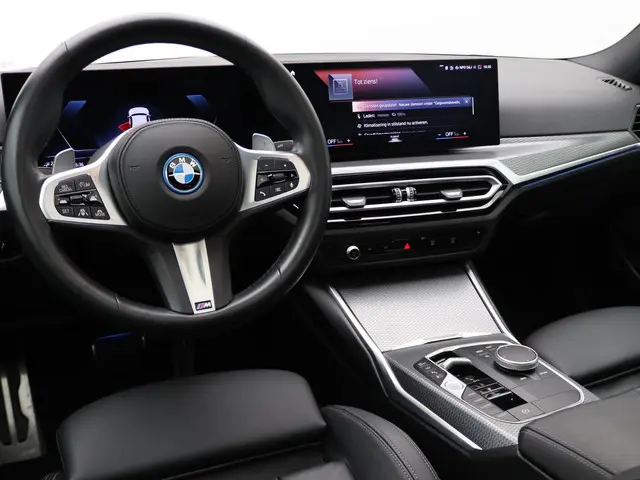 BMW 3 Serie Sedan 330e 2023 Hybride Benzine 32
