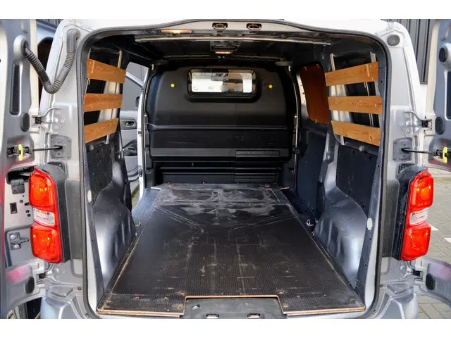 Opel Vivaro-e L2H1 Innovation 75 kWh 2021 Elektrisch 35