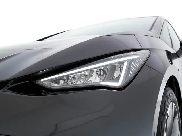 CUPRA Born Adrenaline 62 kWh [ 3-Fase ] 2023 Elektrisch 32