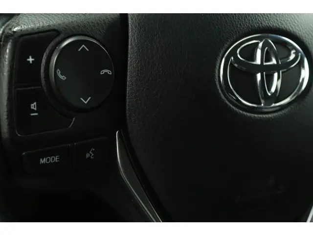 Toyota Auris 1.8 Hybrid Dynamic 2018 Hybride Benzine 19