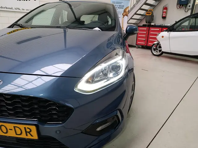 Ford Fiesta 1.0 EcoBoost Hybrid ST-Line X 2023 Benzine 23
