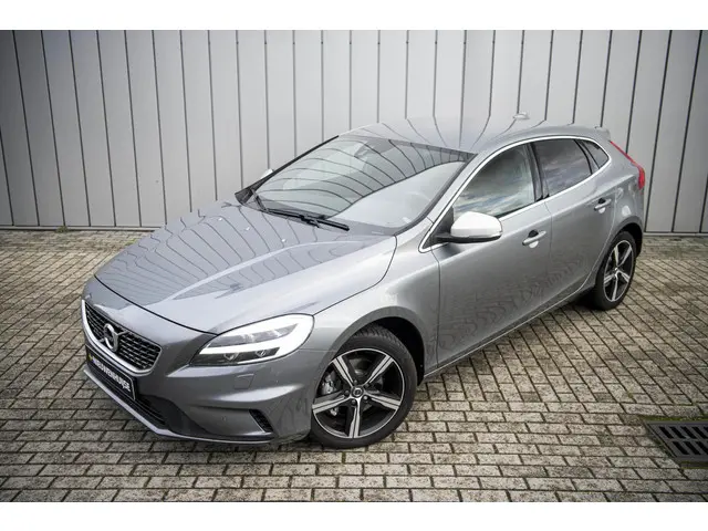 Volvo V40 T3 Benzine R-Design 2017 Benzine 15