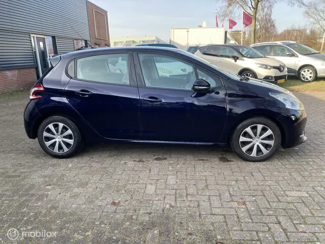 Peugeot 208 1.4 e-HDi Blue Lease DIESEL 2013 Diesel 8