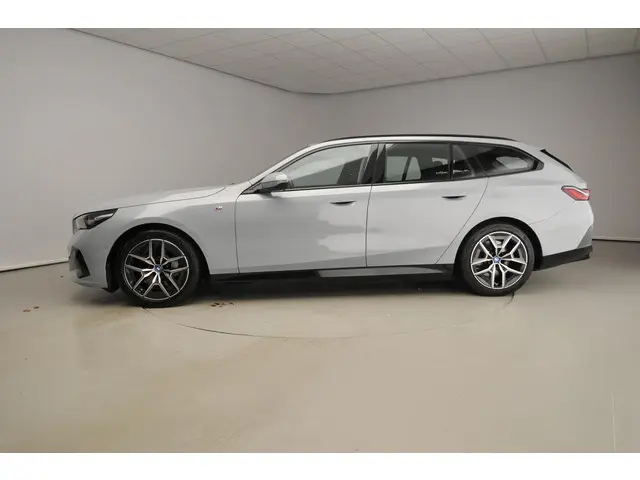 BMW i5 2