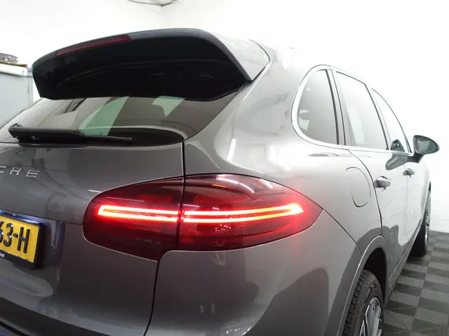 Porsche Cayenne 3.6 S Sport Chrono 300pk Aut- 2016 Benzine 33