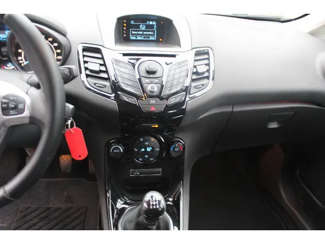 Ford Fiesta 1.0 EcoB. Titanium 2013 Benzine 13