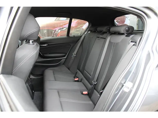 BMW 1 Serie 120i Sport Line 184PK 2018 Benzine 24