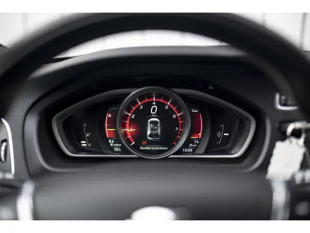 Volvo V40 T3 Benzine R-Design 2017 Benzine 14