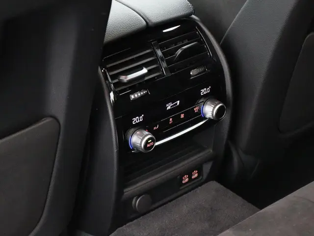 BMW 5 Serie Sedan 540i 2022 Benzine 28