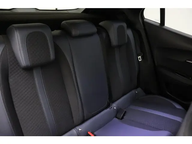 Peugeot 2008 1.2T 100pk Allure 2021 Benzine 14