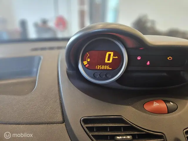 Renault Twingo 1.2 16V Parisienne 2014 Benzine 12