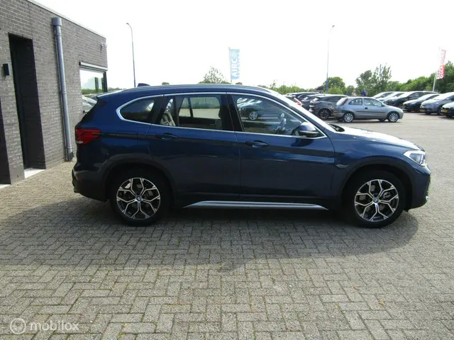 BMW X1 sDrive20i Business Edition Plus 2021 Benzine 6