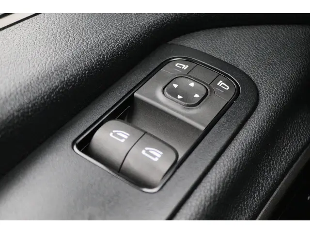 Mercedes-Benz Sprinter 317 CDI AUT. L2H2 2023 Diesel 28