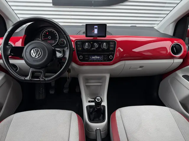 Volkswagen up! 1.0 high up! BlueMotion 2013 Benzine 17