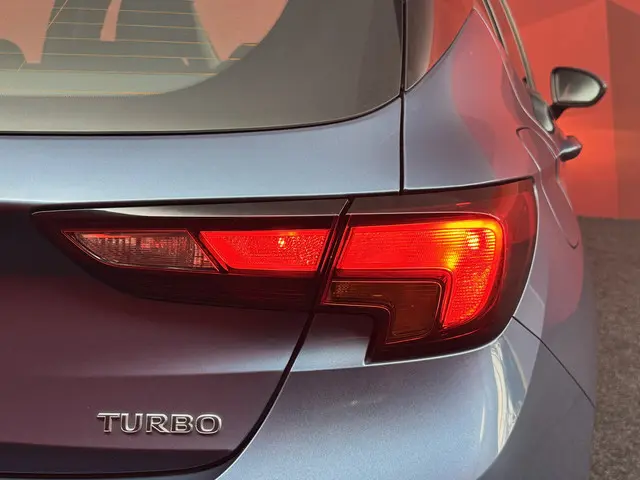 Opel Astra 1.4 Online Edition 2017 Benzine 23