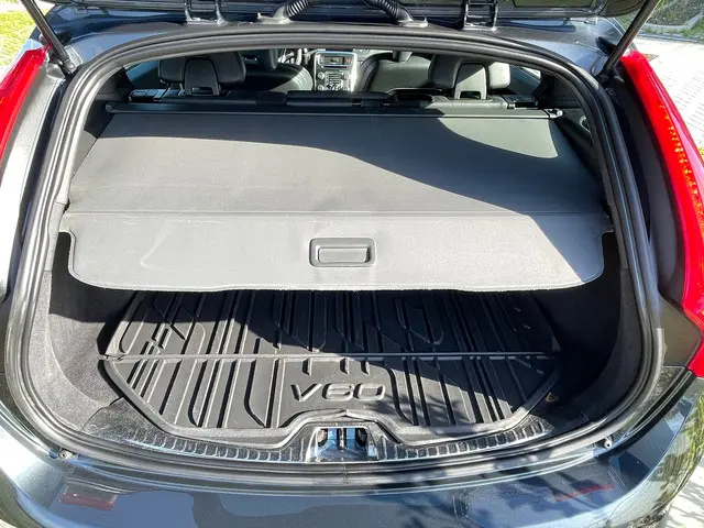 Volvo V60 1.5 T3 Nordic+ R-DESIGN AUTOMAAT 2017 Benzine 12