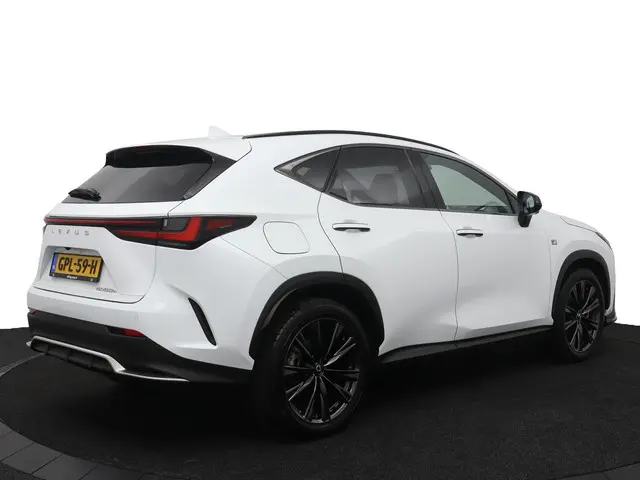 Lexus NX 450h+ AWD F SPORT Line 2024 Hybride Benzine 2