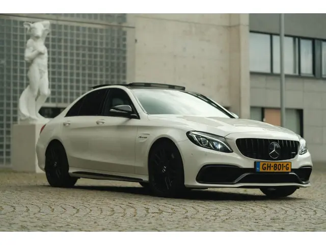 Mercedes-Benz C-Klasse AMG 63 S 2015 Benzine 2