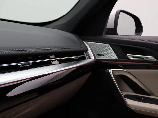 BMW X1 xDrive25e 2024 Hybride Benzine 12